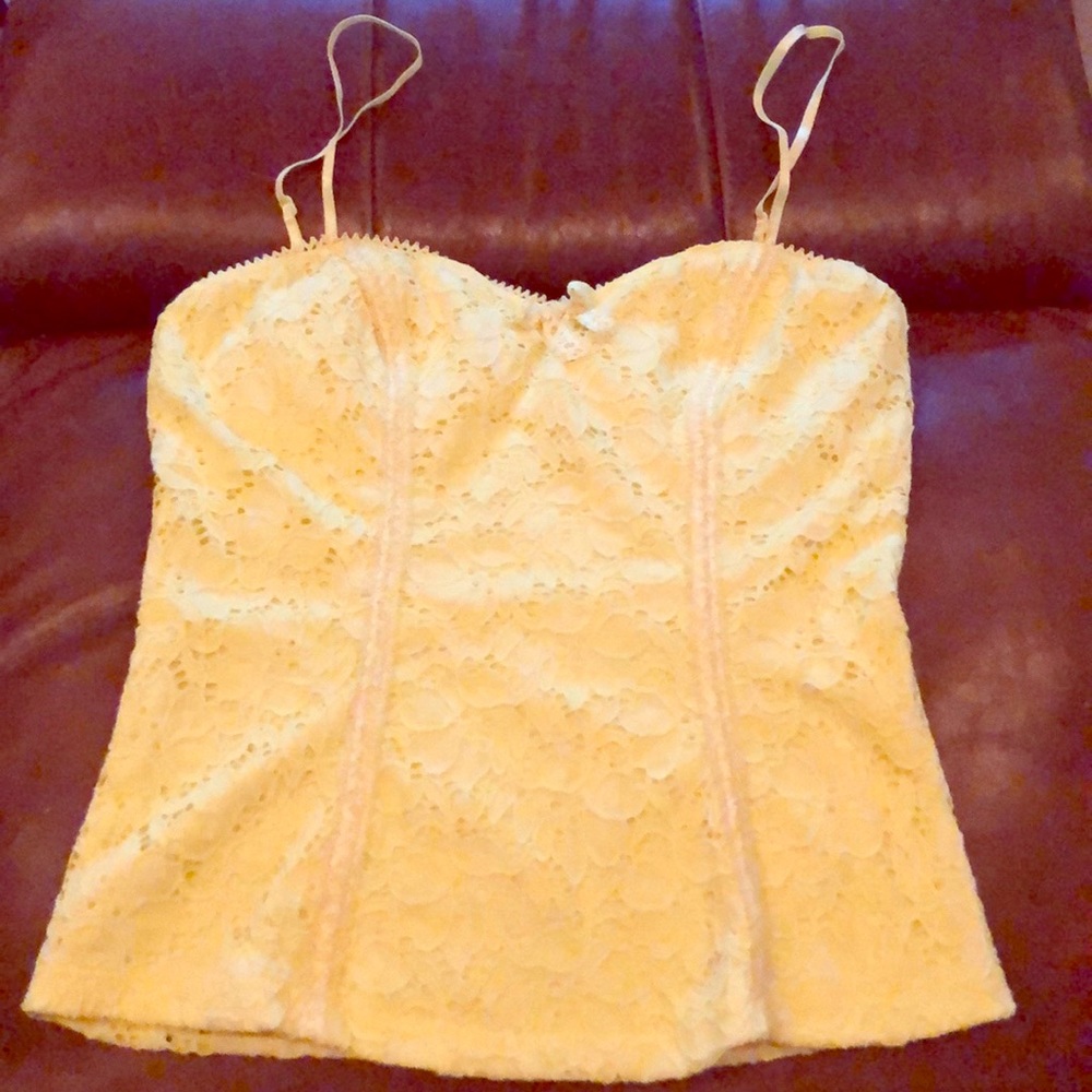 M women’s yellow XOXO floral lace tank top